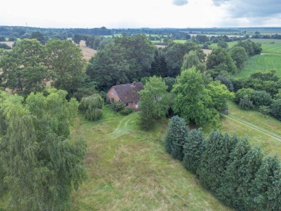 Verträumtes Einfamilienhaus auf über 9.600qm Grundstück am Dorfrand von Hohn