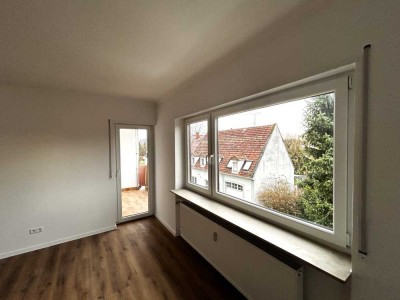 Frisch sanierte und sehr großzügige 3-Zimmer-Wohnung mit 2 Balkonen und Garage