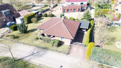 Charmanter Winkelbungalow mit Carport - Platz für Ihre Träume!