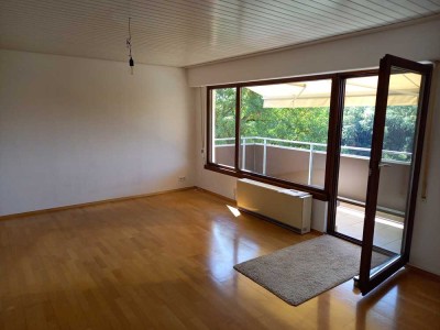 Renovierte und gepflegte Wohnung in Höfingen mit großem Südbalkon und Weitblick