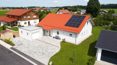 Modernes Einfamilienhaus mit großem Garten in ruhiger Neubausiedlung