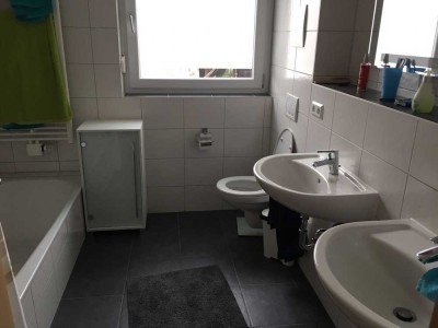 Helle DG Wohnung mit Fußbodenheizung, Küche, Dachboden in Dußlingen