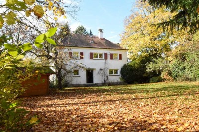 Zeitlose Villa mit großem Garten und viel Gestaltungsspielraum