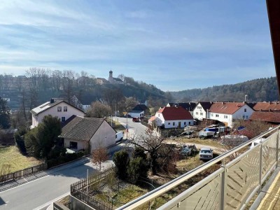 Zweifamilienhaus in Deuerling, mit schöner Aussicht zum Kaufen
