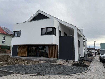 Moderne Neubau-Doppelhaushälfte mit 227qm Wohnfläche auf 375qm Grundstück