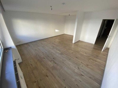 Schönes und geräumiges Apartment, 2021 vollständig renoviert, im Herzen Düsseldorfs