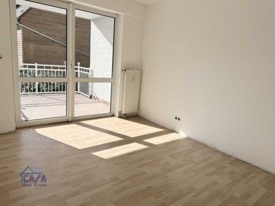 Zentrales Wohnen mit Blick ins Grüne: 2 Zimmerwohnung mit großem Balkon, ruhig gelegen