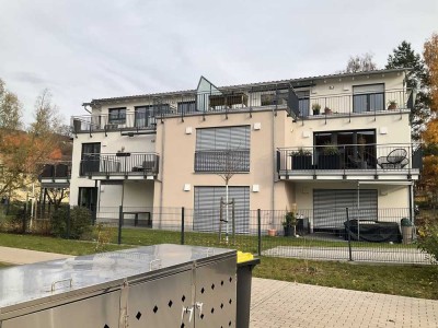 Neuwertige 2,5-Zimmer-Wohnung mit Balkon und Aufzug in Mellrichstadt