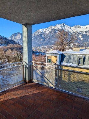 Charmante Dachgeschosswohnung mit Loggia und Parkplatz in Wilten/Bergisel