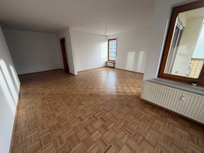 HELLE, KOMFORTABLE und FRISCH RENOVIERTE 71 m² Wohnung mit SÜD-LOGGIA in Wiblinger Bestlage