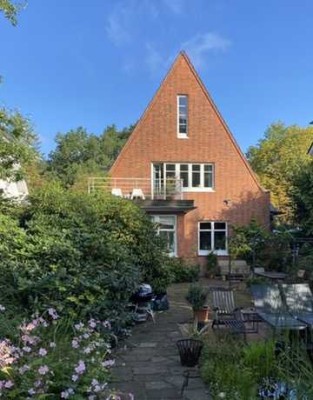 Freistehendes Einfamilienhaus mit großem Garten -stilvoll saniertes Domizil in Hamburg Klein Borstel