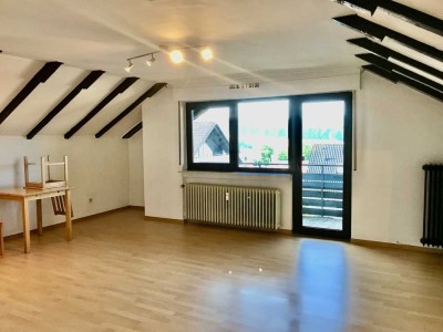 51 qm große 1-Zi-DG Wohnung, Kü, Tgl-Bad, Südbalkon, Haibach Nähe Adler
