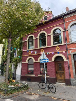 Sechzigviertel !Äußerst charmanter Nippeser Denkmal-Unikat mit Garten!
So wie es sich jede/r wünsch