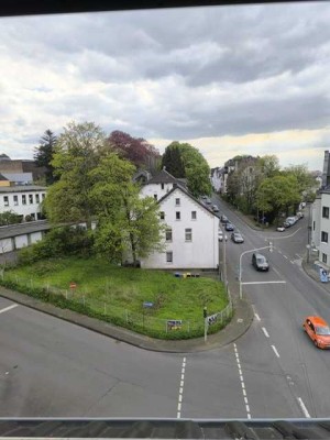 +++ Große 4 Zimmerwohnung mit Balkon, Laminat und tollen Tageslichtbad im Solinger Zentrum +++