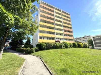 Frisch Saniert! schöne geschnittene und helle 4-Zimmer-Wohnung, 1.OG, Balkon, Fahrstuhl uvm.