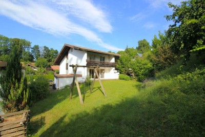 Stattliche DHH in ruhiger Lage mit viel Privatsphäre - Nähe Zentrum !