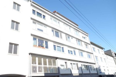 Sofort beziehbare und provisionsfreie Drei-Zimmer-Wohnung im Stuttgarter Westen mit Carport