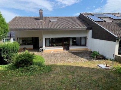 1-Familienhaus mit Gartengrundstück und 3 Garagen