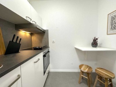 FRAUEN WG - Zimmer mit Balkon & Skyline Blick - Nähe Uni und Flughafen