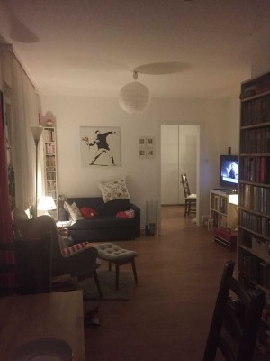 Zentrale Altbauwohnung mit Charme: Helle 2,5-Zimmer Wohnung, zentrale Lage zu Bahnhof und Innenstadt