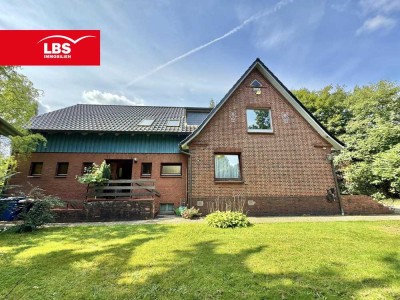 Großzügiges Zweifamilienhaus auf großem Grundstück in Neu Wulmstorf