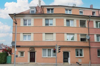 Hell, offen, großzügig – Dachgeschosswohnung mit Veranda &
Stauraum
