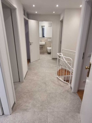 Erstbezug nach Komplettrenovierung: 4-Zimmer Terrassenwohnung in Zamdorf (Bogenhausen)