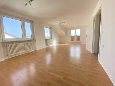 Geschmackvolle, vollständig renovierte 2-Raum-DG-Wohnung mit geh. Innenausstattung in Sindelfingen