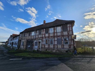 Sanierungsbedürftiges Bauernhaus, in Sollstedt ( NDH ) , zu verkaufen :)