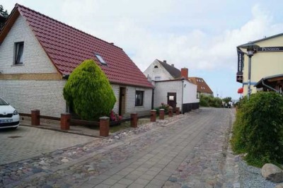 Haus auf Rügen ca. 100 Meter vom Wieker Hafen entfernt "Handwerkerobjekt"