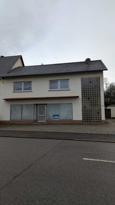 Gepflegtes Einfamilienhaus in zentraler Lage mit viel Potenzial pflegeleichtem Grundstück