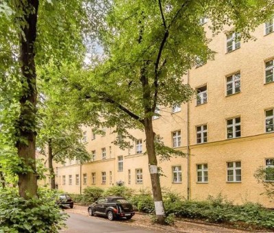 Altbauwohnung mit Balkon und Grünblick in Schmargendorf am Rüdesheimer Platz