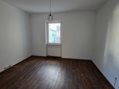 2 Zimmer-Altbauwohnung in Grombühl - nähe Unikliniken!