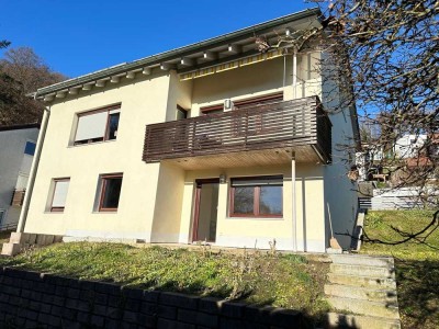 Deggendorf: Mod. Wohnhaus mit PV-Anlage u. Fußbodenhzg. in herrlicher Aussichtslage Nh. Schulzentrum