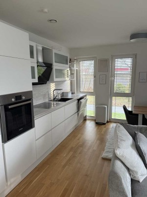 •	„Neubauwohnung 2 Zimmer – stilvoll & komplett möbliert“