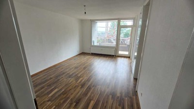 Renovierte 2-Zimmer-Wohnung mit Balkon in familienfreundlicher Wohnanlage in Düsseldorf-Eller