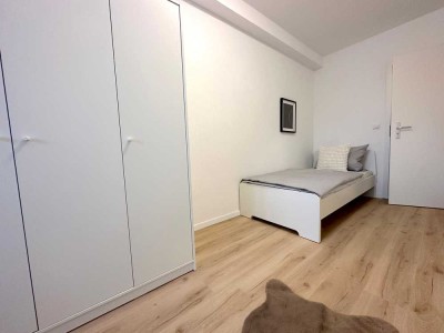 � Freies Zimmer mit eigenem Balkon in moderner 5er-WG in Frankfurt – Coventrystraße 65!