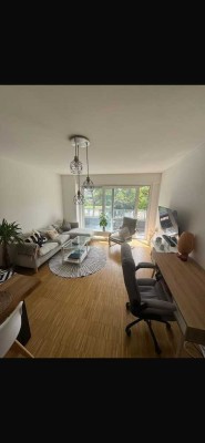 Neckarblick! Liebevoll sanierte Etagenwohnung mit tollem Neckarblick und zwei Balkonen!