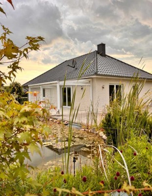 Traumlage mit Kanalblick - Einfamilienhaus mit Garten und offenem Wintergarten