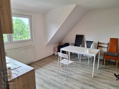 Geräumige 3ZKB Dachgeschosswohnung inkl. Einbauküche & Gartenmitbenutzung *Provisionsfrei*