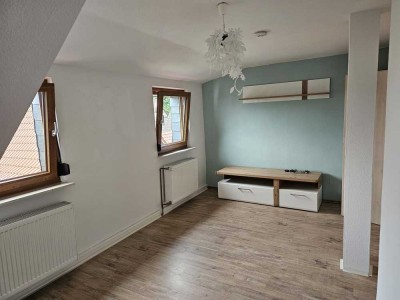 Freundliche und vollständig renovierte 3-Raum-Dachgeschosswohnung in Hammersbach