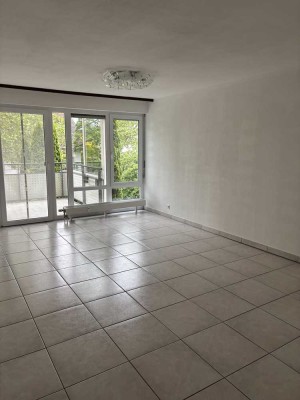 Lichtdurchflutete, barrierefreie 3,5- Zimmer-Wohnung mit Balkon auf der Diezenhalde in Böblingen