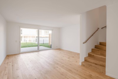 Grüne Ruhe trifft kühlen Komfort - Ihre Stadtvilla mit Ausblick