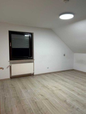 Attraktive 5-Zimmer-Maisonette-Wohnung mit Balkon in Siegen