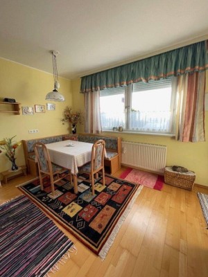 charmante 2 Zimmer Wohnung mit Loggia *zentrale Lage*