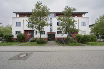 Helle 2-Zi DG-Wohnung am Naturschutzgebiet - Bezugsfrei!
