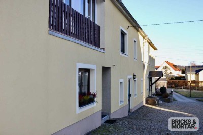 +++ Wunderbar gepflegtes Mehrfamilienhaus mit neuer Heizanlage, 3 Einheiten und 7 Stellplätzen in 01