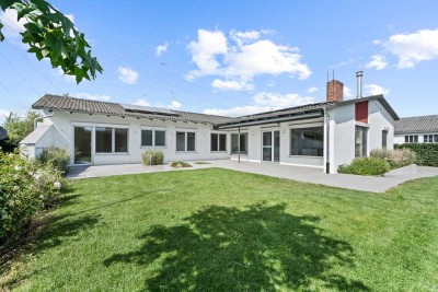 Hightech trifft Wohnkomfort – stilvolles Einfamilienhaus auf einer Ebene