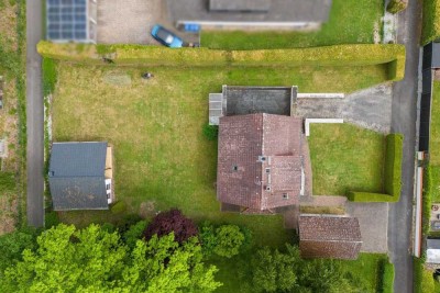Freistehendes gepflegtes Einfamilienhaus auf großem Grundstück