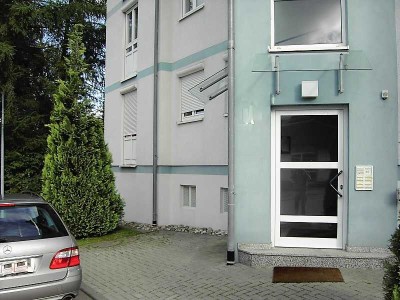 Für die kleine Familie - 3-Zi.-EG-Wohnung mit Balkon und Garage in zentrumsnaher Lage